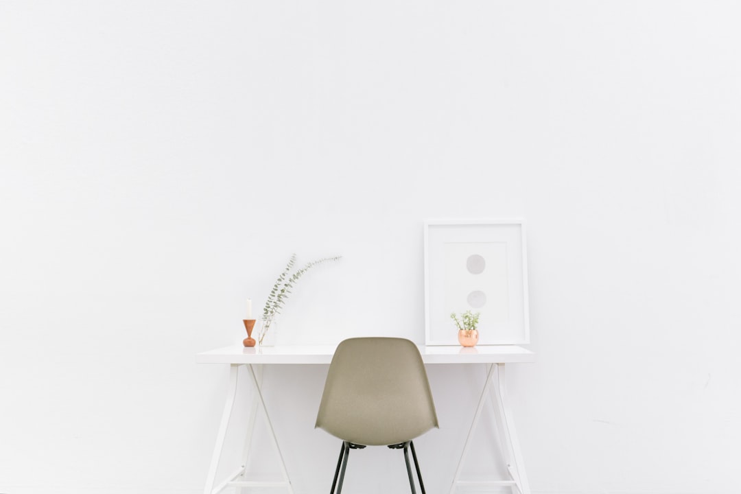 Op maat gemaakte tafel met elegante houtnerf.